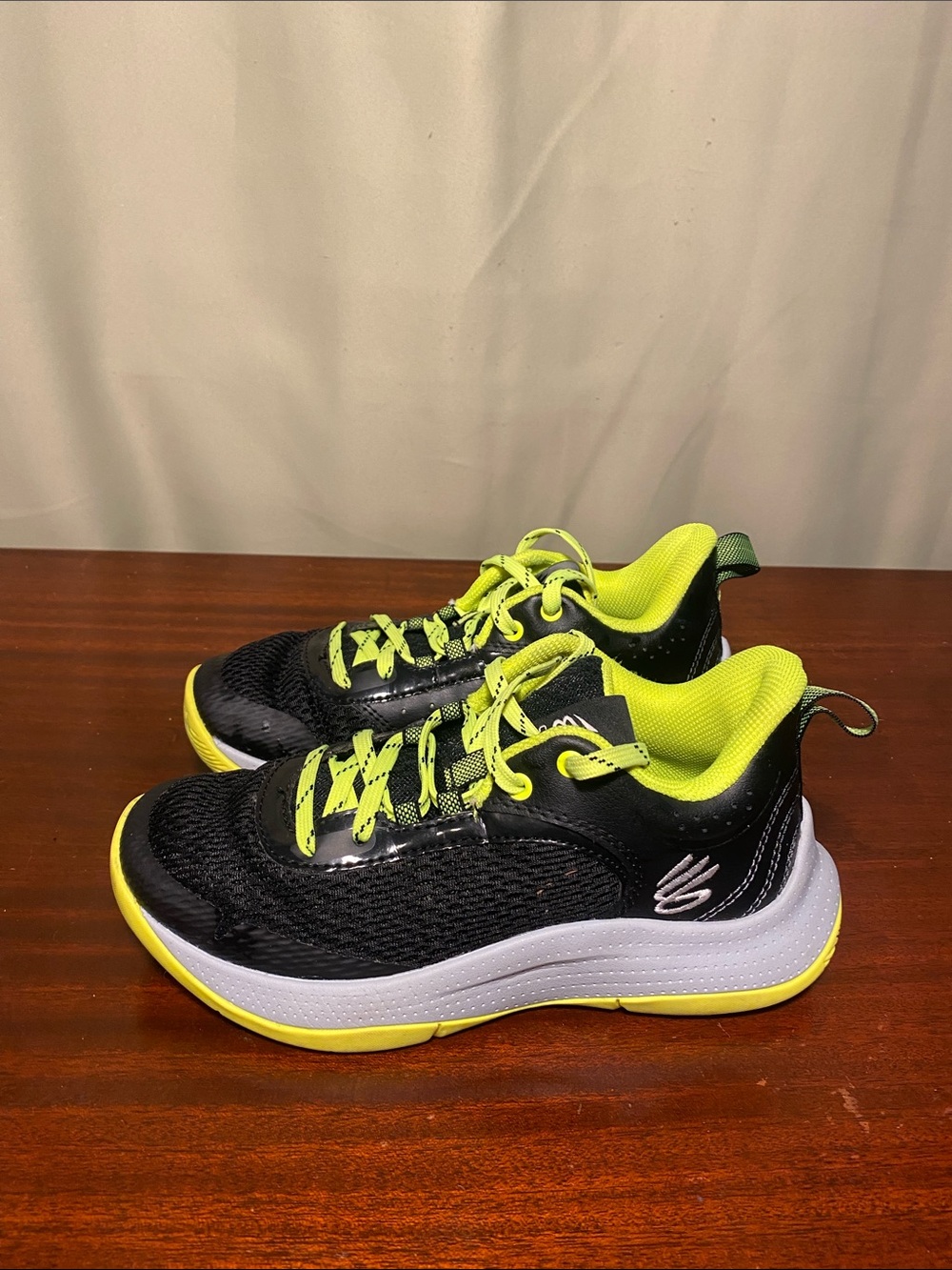 Under Armour Curry 3Z6 (GS) Basketball shoes size 3.5Y